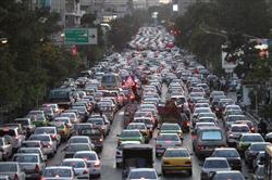 نباید ترافیک تهران را با مؤلفه‌های سیاسی تحلیل کرد